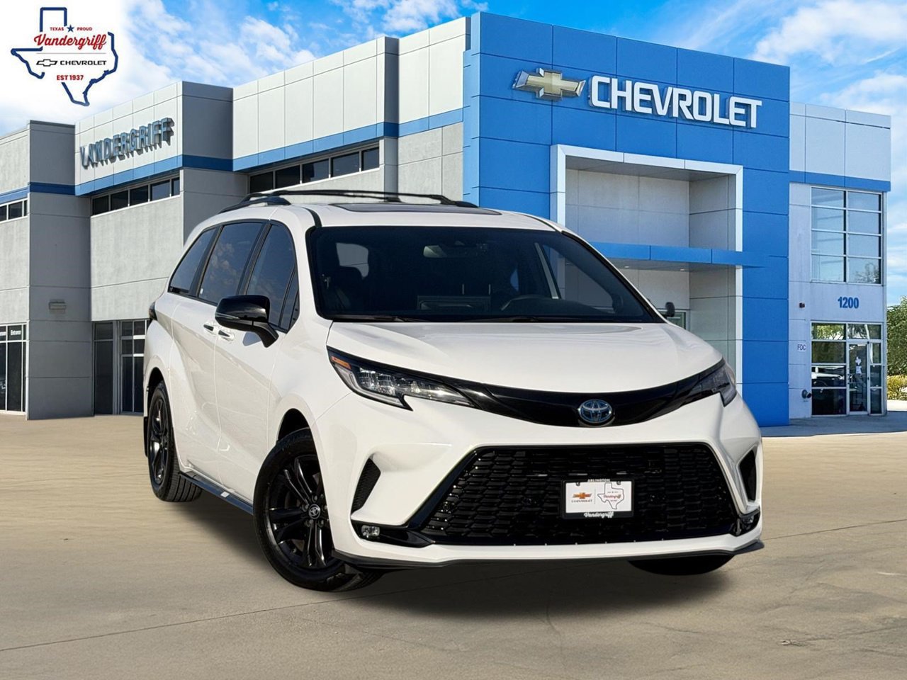 Used 2025 Toyota Sienna XSE w/ XSE Premium Package AWD/4WD image 1