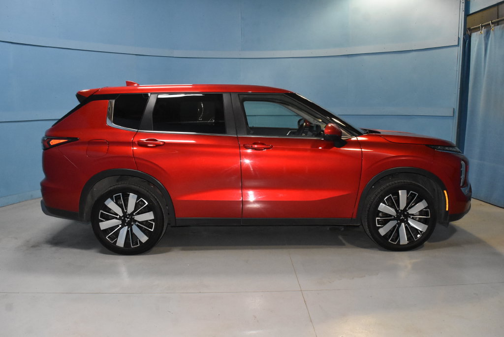 Used 2025 Mitsubishi Outlander SE AWD/4WD image 23