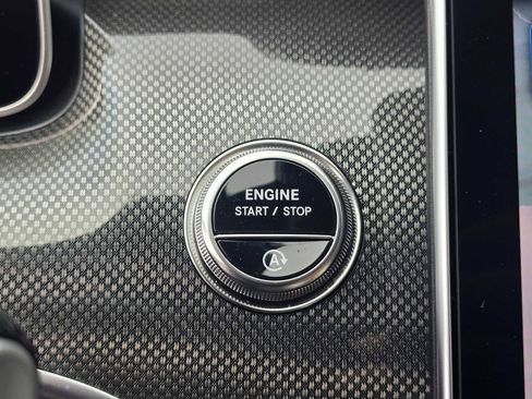 Used 2025 Mercedes-Benz C 300 4MATIC Sedan image 34