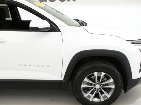 Used 2025 Chevrolet Equinox LT w/ Safety and Technology Package AWD/4WD image 10
