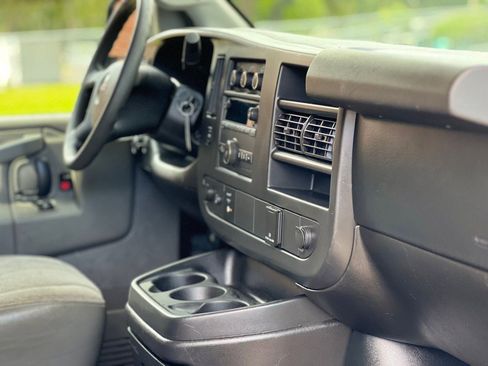 Used 2017 GMC Savana 2500 image 19