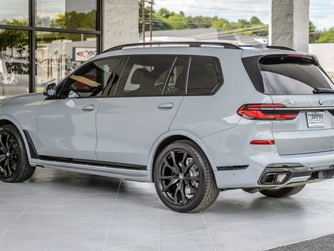 Used 2023 BMW X7 xDrive40i w/ M Sport Package AWD/4WD image 7