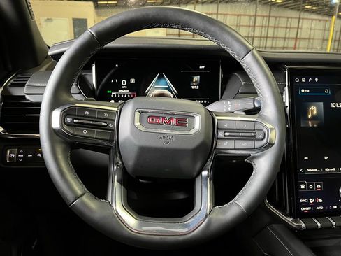 Used 2025 GMC Acadia Elevation AWD/4WD image 29