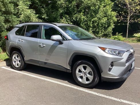 Used 2020 Toyota RAV4 XLE w/ All Weather Liner Package AWD/4WD image 7