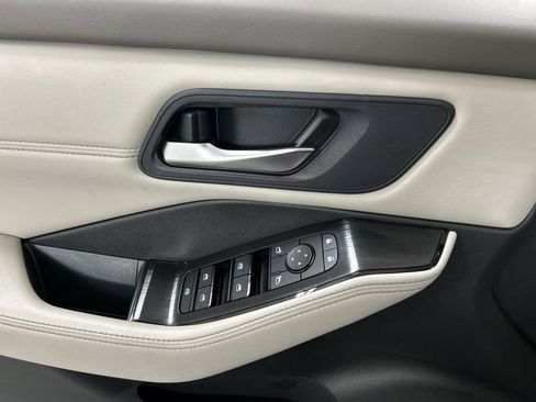 Used 2023 Nissan Rogue SV w/ SV Premium B Package image 11