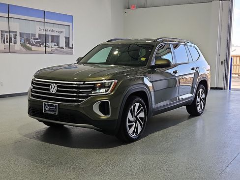Used 2026 Volkswagen Atlas SE FWD image 4