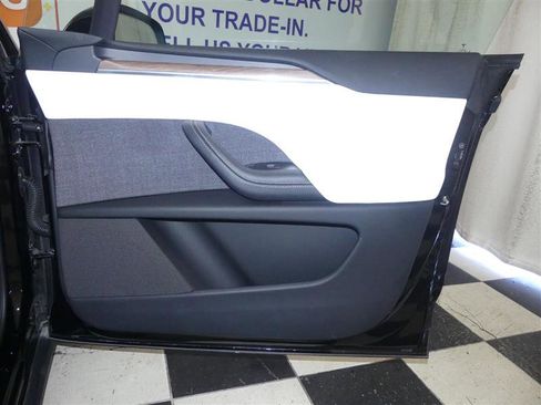 Used 2022 Tesla Model X image 25