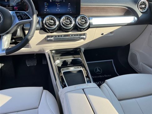 Certified 2025 Mercedes-Benz GLB 250 4MATIC image 11