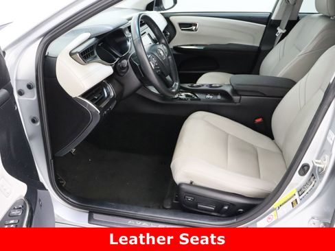Used 2018 Toyota Avalon Limited image 15