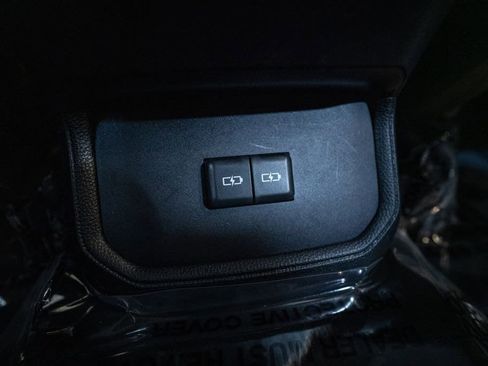 Used 2024 Toyota Highlander LE AWD/4WD image 35