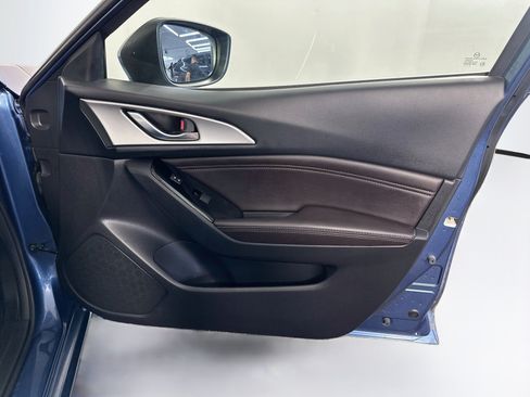 Used 2018 MAZDA MAZDA3 Touring FWD image 30
