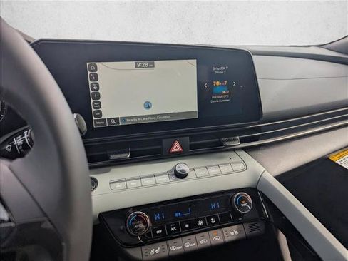 Used 2025 Hyundai Elantra Limited FWD image 14