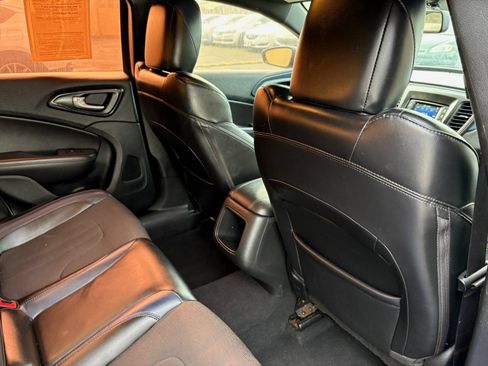 Used 2015 Chrysler 200 S FWD image 19