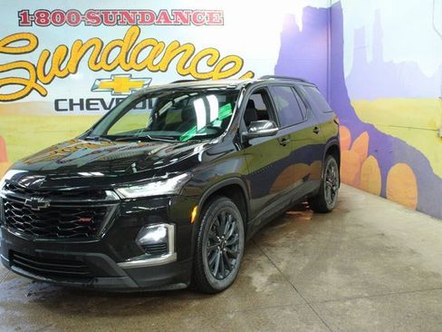 Used 2023 Chevrolet Traverse RS image 2