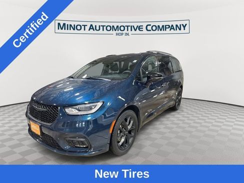 Used 2025 Chrysler Pacifica Limited FWD image 4