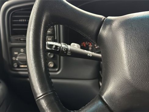 Used 2002 Chevrolet Avalanche 2500 image 17