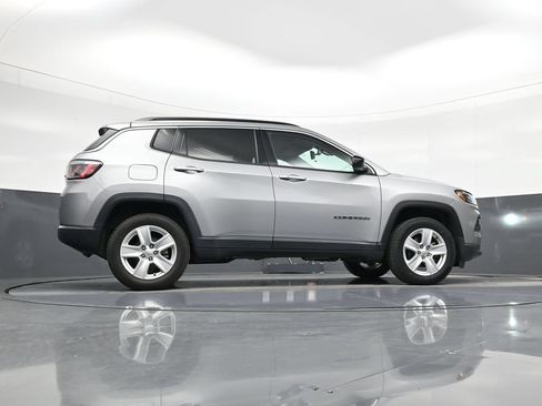 Used 2022 Jeep Compass Latitude w/ Convenience Group AWD/4WD image 26