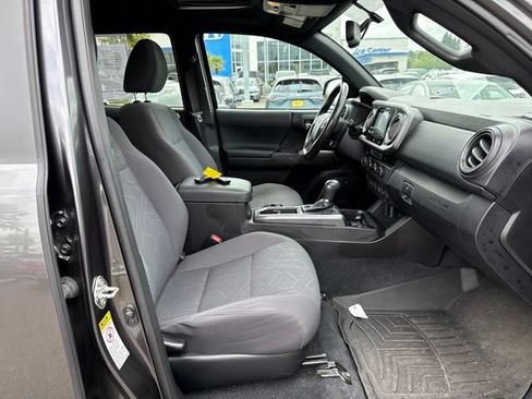 Used 2016 Toyota Tacoma TRD Sport AWD/4WD image 39