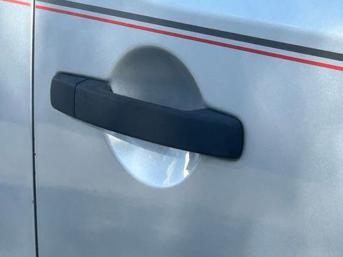 Used 2014 Nissan Frontier SV image 16