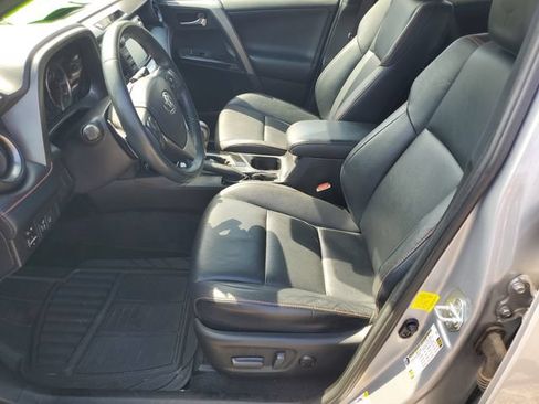 Used 2017 Toyota RAV4 SE FWD image 5