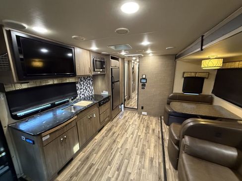 Used 2017 Ford E-450 and Econoline 450 Super Duty w/ Motorhome Prep Package RWD image 80