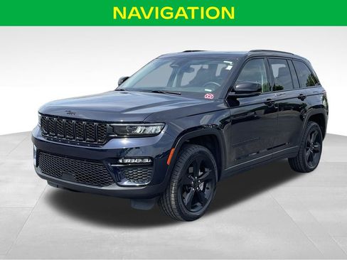 Used 2024 Jeep Grand Cherokee Limited w/ Black Appearance Package AWD/4WD image 4
