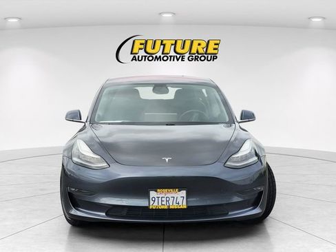 Used 2019 Tesla Model 3 Mid Range image 2