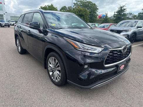 Used 2024 Toyota Highlander Platinum AWD/4WD image 11