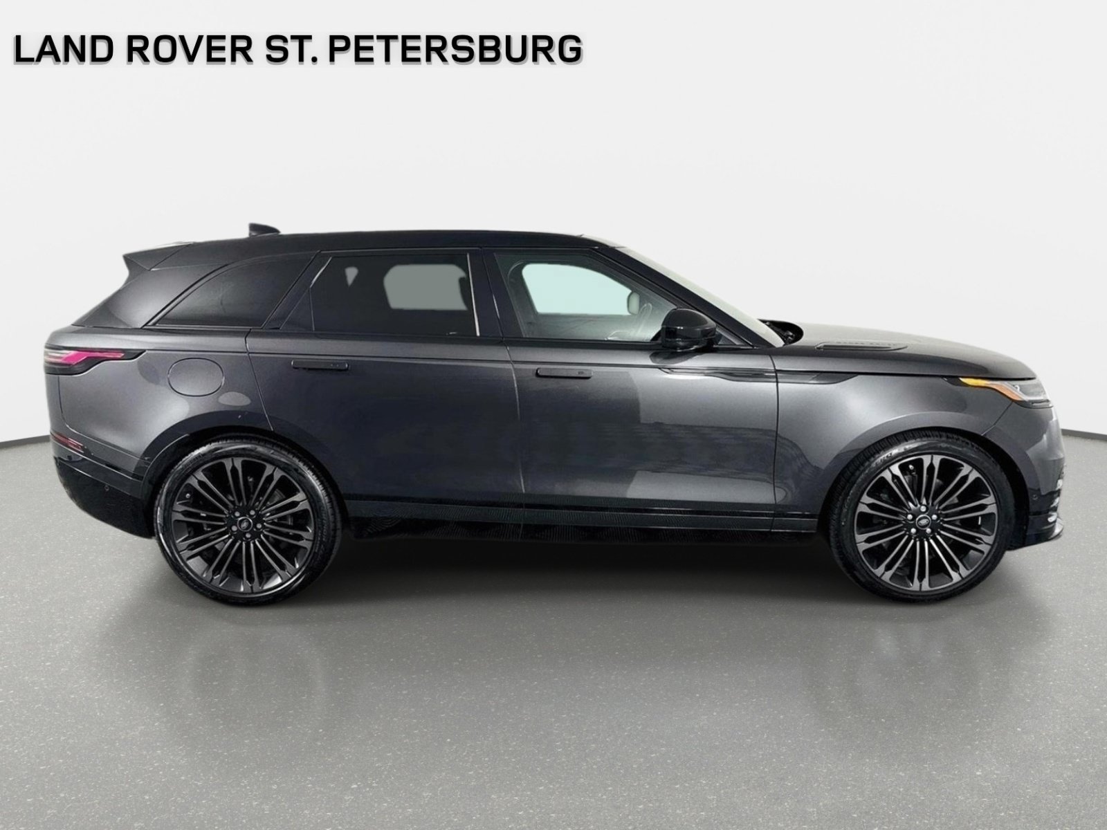 Used 2026 Land Rover Range Rover Velar Dynamic SE AWD/4WD image 4