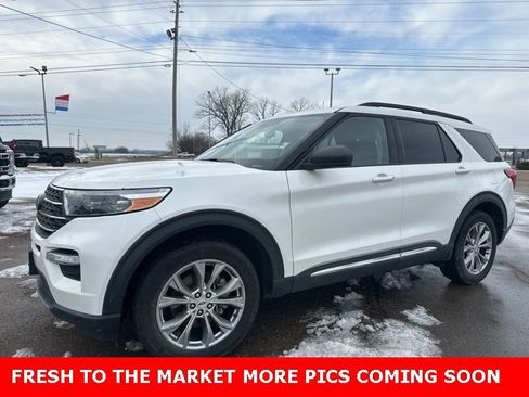 Used 2022 Ford Explorer XLT w/ Equipment Group 202A image 1