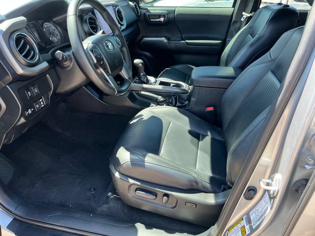 Used 2021 Toyota Tacoma TRD Sport w/ TRD Premium Sport Package AWD/4WD image 3