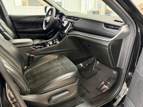 Used 2023 Jeep Grand Cherokee L Laredo image 42