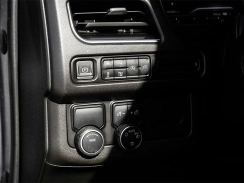 Used 2022 Chevrolet Suburban LT w/ Luxury Package image 28