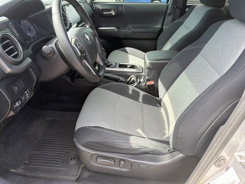 Used 2021 Toyota Tacoma TRD Off-Road w/ Technology Package AWD/4WD image 23