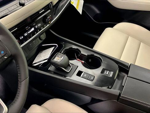 New 2025 Nissan Rogue SL w/ Tech Package image 12