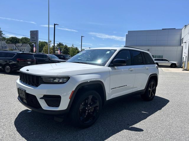 Used 2023 Jeep Grand Cherokee Altitude AWD/4WD image 7
