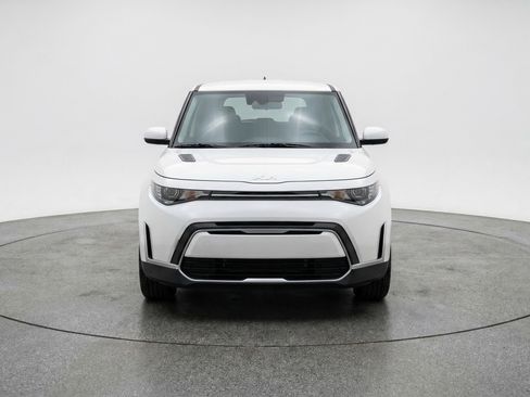 Used 2025 Kia Soul LX w/ LX Technology Package image 2