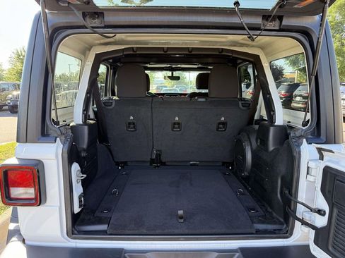 Used 2023 Jeep Wrangler Unlimited Rubicon AWD/4WD image 34
