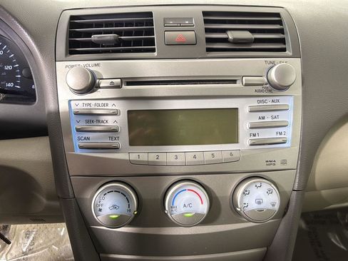 Used 2011 Toyota Camry LE FWD image 32