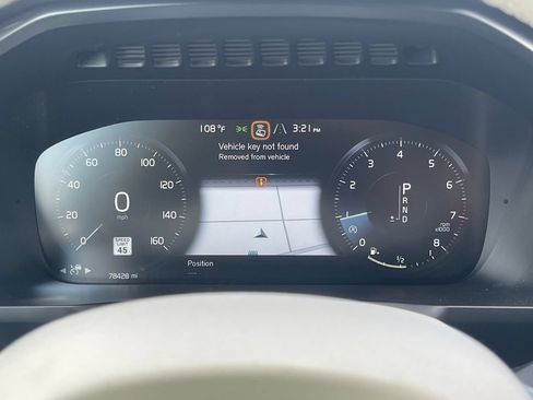 Used 2016 Volvo XC90 T6 Momentum w/ Momentum Plus Package AWD/4WD image 25