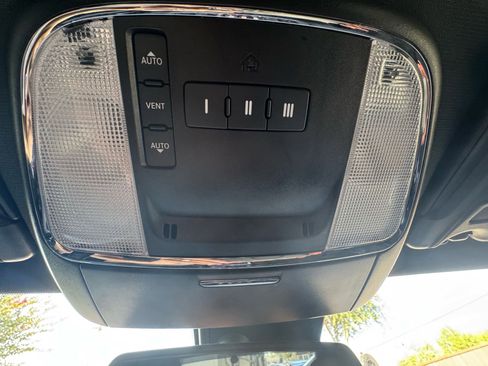 Used 2023 Dodge Charger R/T w/ Harman/Kardon Audio Group image 19