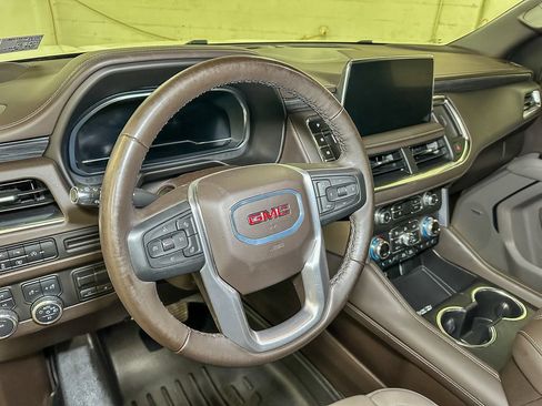 Used 2024 GMC Yukon SLT w/ SLT Luxury Package AWD/4WD image 30