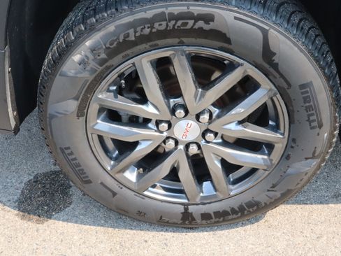 Used 2017 GMC Acadia SLT AWD/4WD image 9