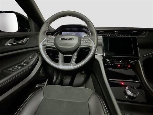 New 2025 Jeep Grand Cherokee L Altitude image 27