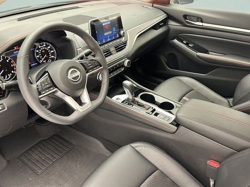 Used 2024 Nissan Altima 2.5 SR AWD/4WD image 12