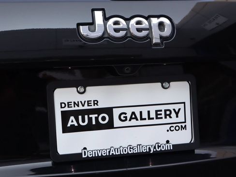 Used 2019 Jeep Grand Cherokee Overland AWD/4WD image 26