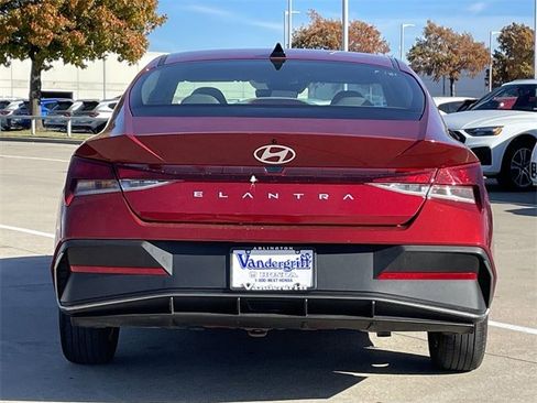 Used 2025 Hyundai Elantra SE image 5