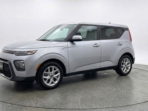 Used 2025 Kia Soul LX w/ LX Technology Package image 3