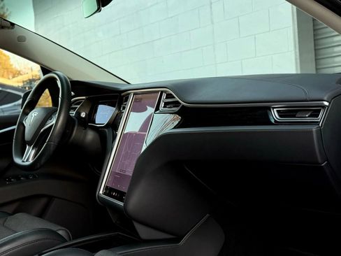 Used 2016 Tesla Model X 75D image 11