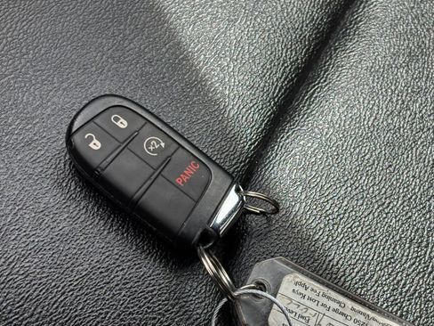 Used 2025 Jeep Compass Limited AWD/4WD image 18